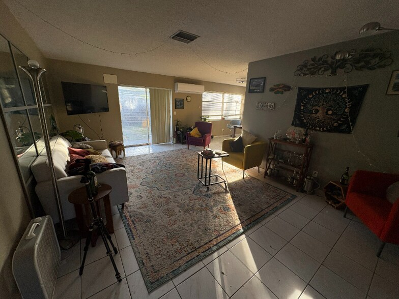 Building Photo - 4440 NW 15th Ave