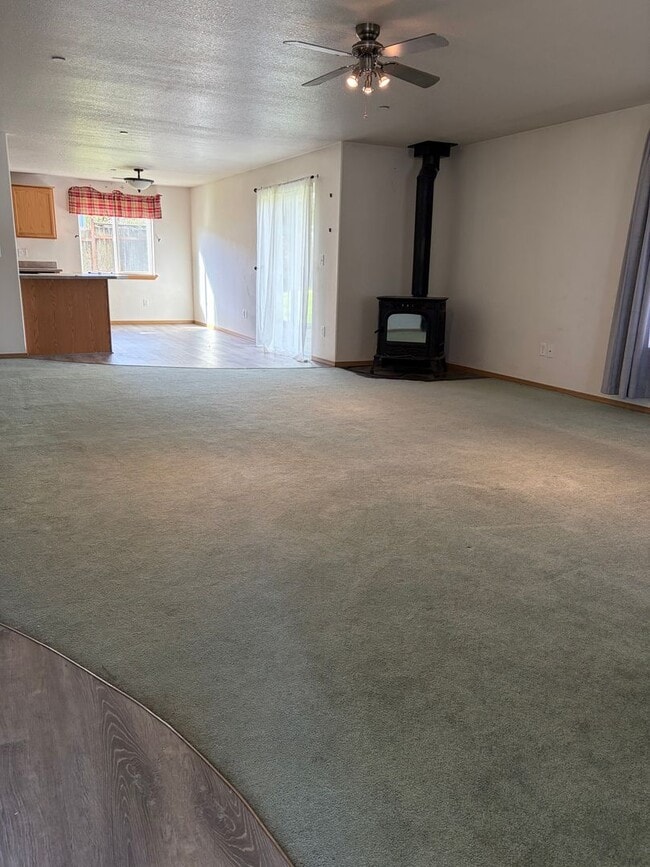 Building Photo - Ranch Style Home in Carlton