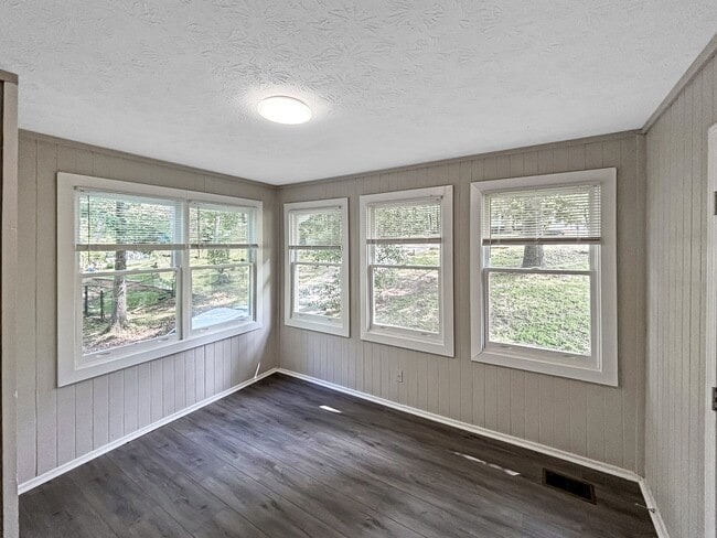 Building Photo - 4620 Sequoia Cir