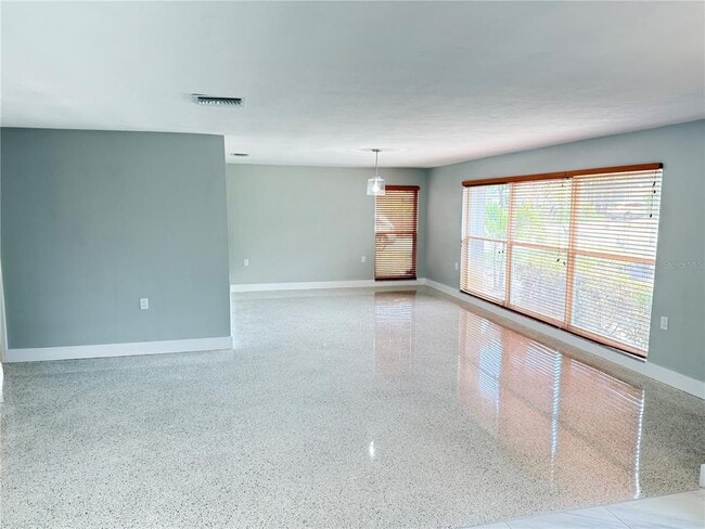 Building Photo - 1634 Sheffield Dr