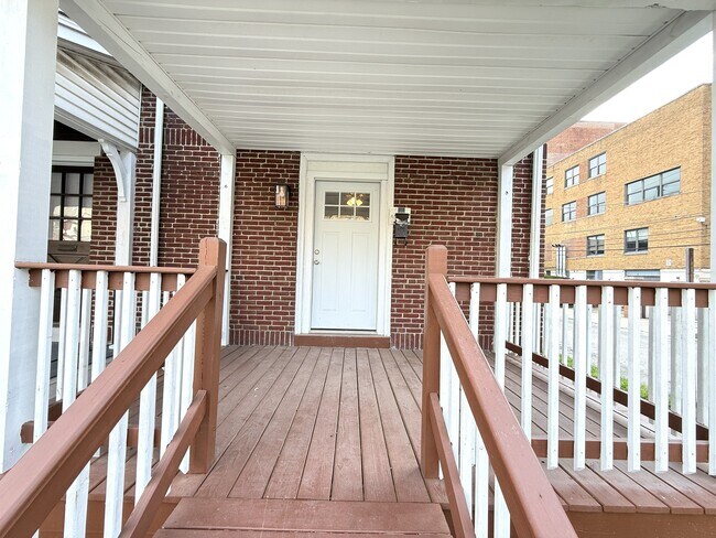Building Photo - 200 Nassau Pl