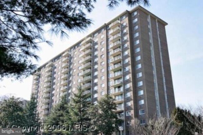 Building Photo - 2059 Huntington Ave