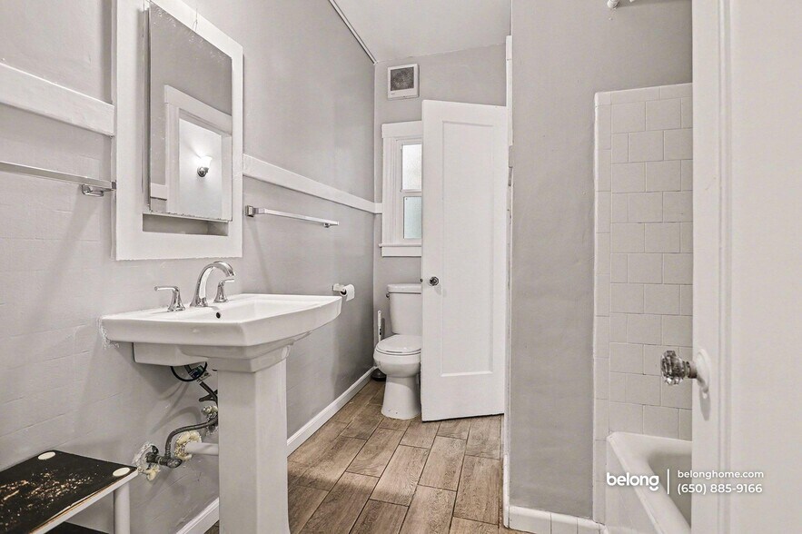 Building Photo - 2366 Virginia St