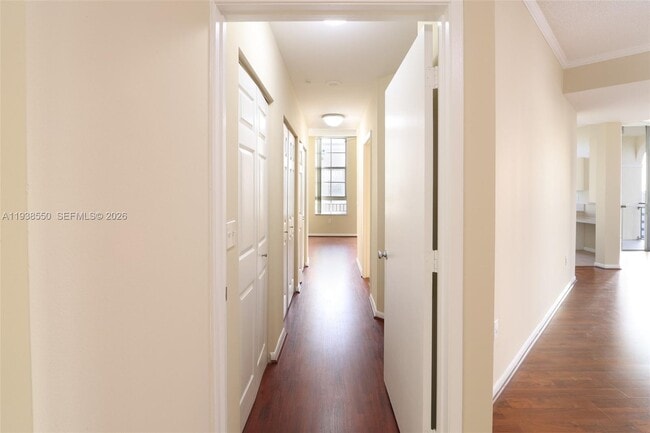 Building Photo - 520 SE 5 Ave