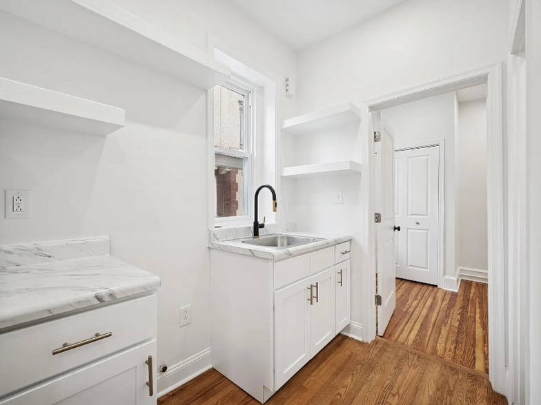 Building Photo - 236 Harvey St