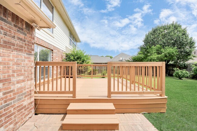 Building Photo - 1605 Spring Glen Ln