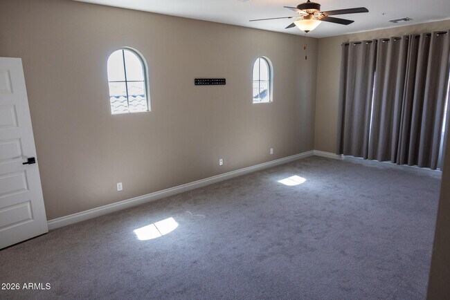 Building Photo - 2462 E Lovebird Ln