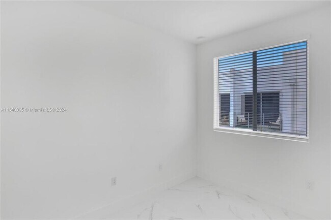 Building Photo - 10271 NW 72nd St