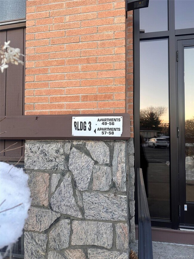 Building Photo - 10 Oakwood Terrace