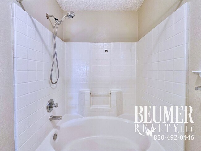 Building Photo - 3bd/2ba Home in Prime Location: Near Base, Close to Beaches!