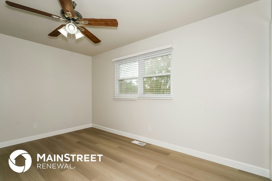 Building Photo - 623 Riverside Dr