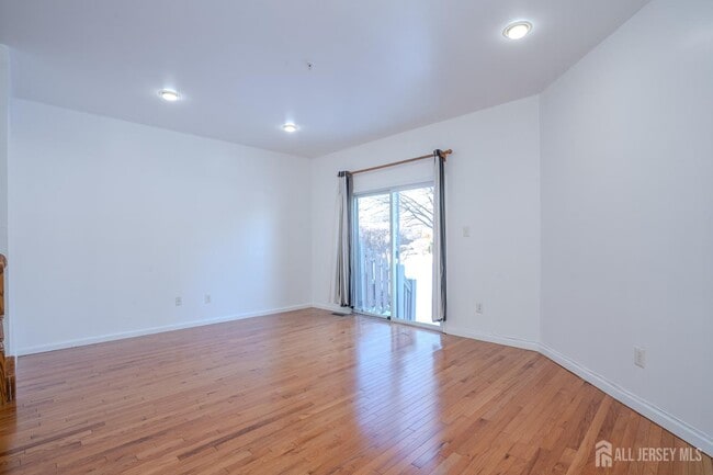 Building Photo - 1603 Blossom Cir