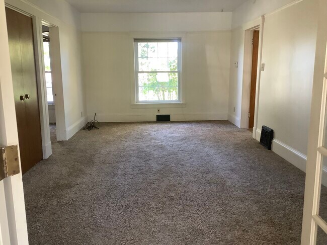 Building Photo - 13775 Carlton St