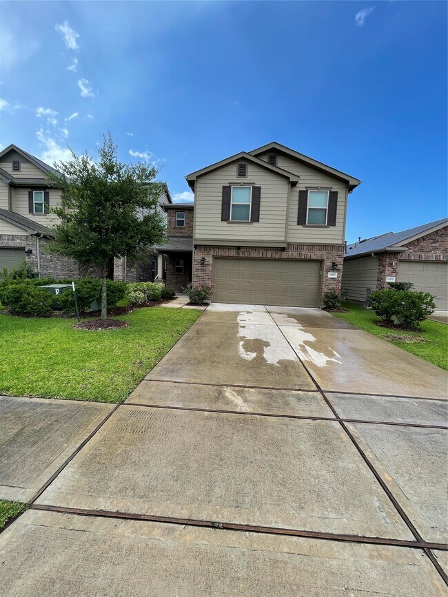 Building Photo - 15827 Copper Oak Ln