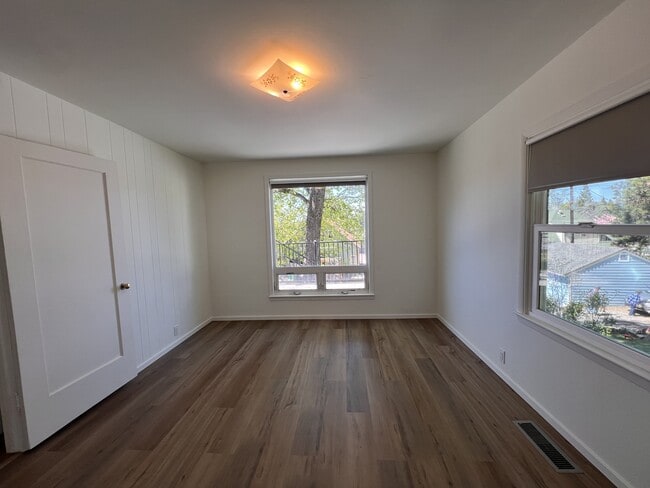 Building Photo - 503 1/2 S Auburn St