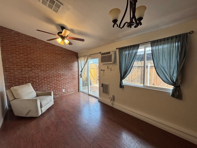 Building Photo - 16315 Rochlen St