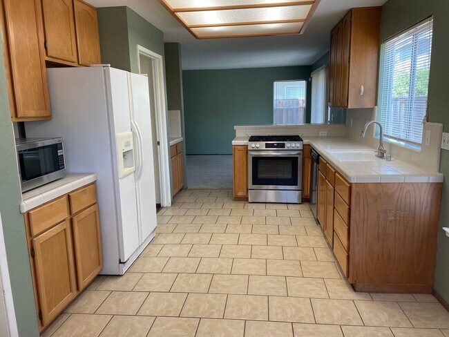 Building Photo - 16682 San Benito Dr