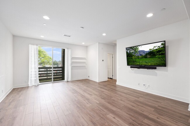 Building Photo - 1222 N Harbor Blvd