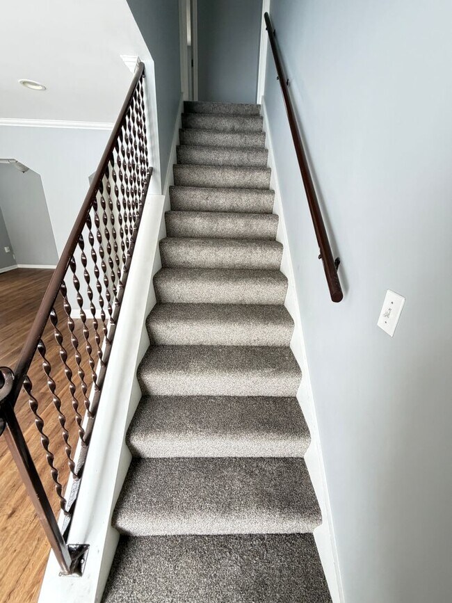 Building Photo - 206 Kenoak Dr