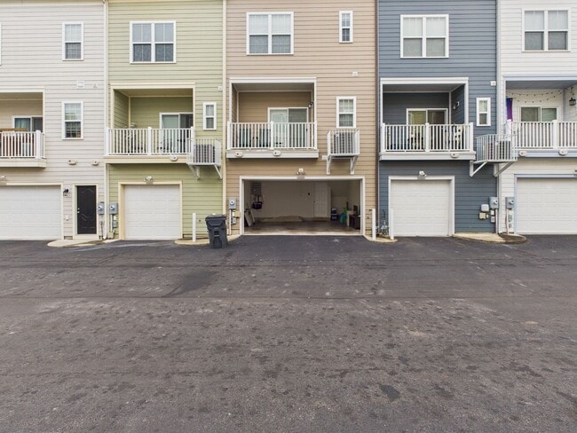 Building Photo - 5404 Coopers Walk Ln