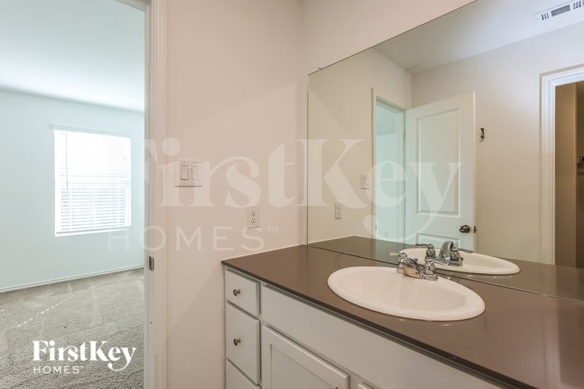 Building Photo - 5174 Fowler Crst