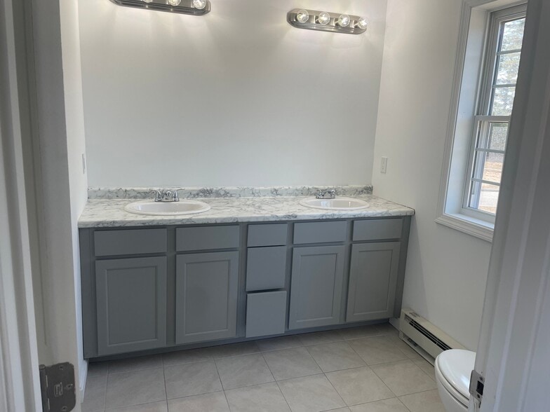 Building Photo - 27 Matildas Wy