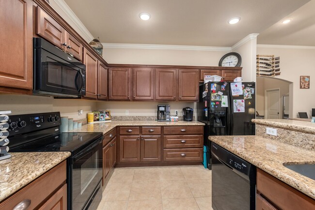 Building Photo - Available July 2026! 3/3.5 Mediterranean S...