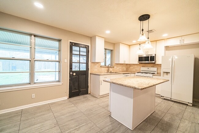 Building Photo - 7406 Baneway Dr