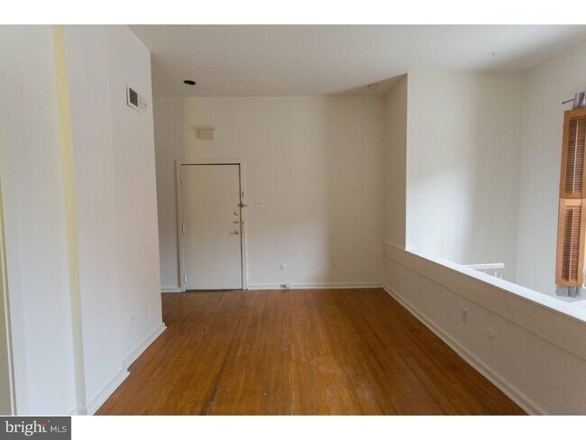 Building Photo - 407 S 11th St
