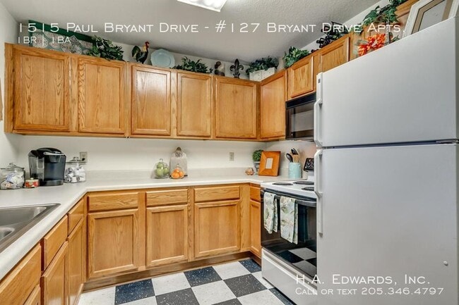 Building Photo - 1515 Paul Bryant Dr