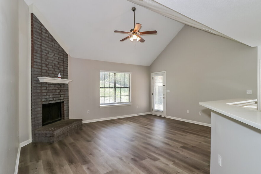 Building Photo - 6794 Valerie Dr
