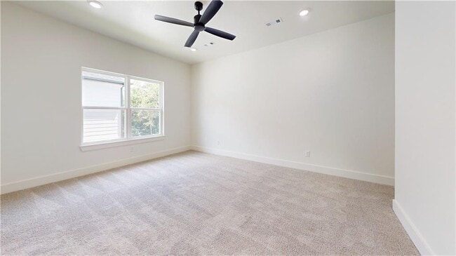 Building Photo - 510 W Olive St