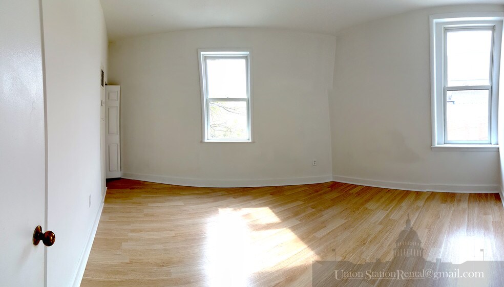 Sunny Bedroom - 333 2nd St NE