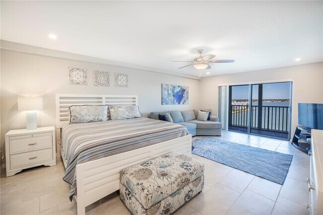 Building Photo - 7300 Sun Island Dr S
