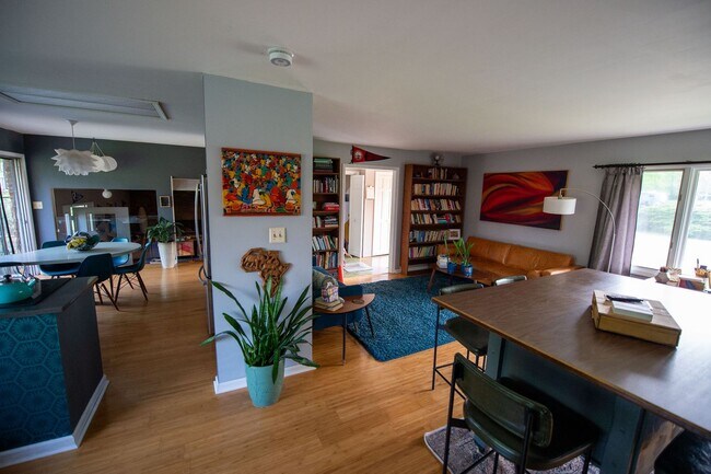 Building Photo - Short Term Rental Family Home