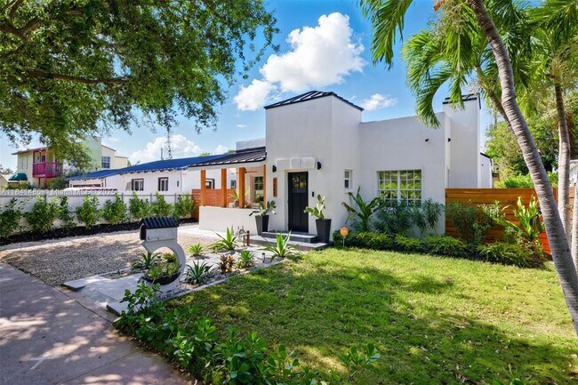 Building Photo - 1363 Biarritz Dr