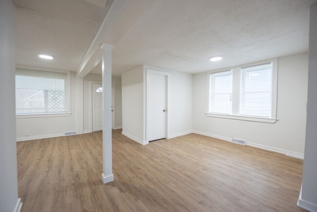 Building Photo - 16781 Akron St