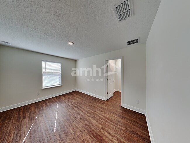 Building Photo - 825 Heavenly Dr