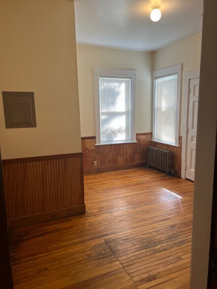 Building Photo - 14 Beacon St