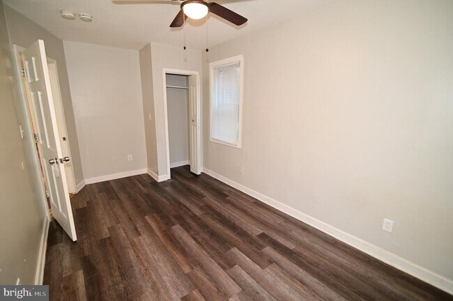 Building Photo - 431 Mellon St SE