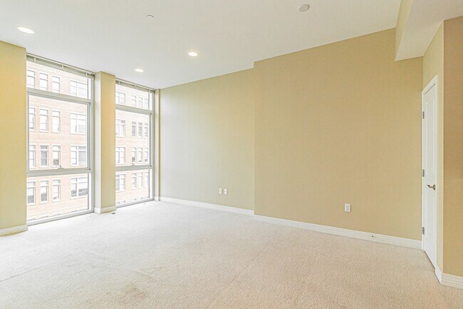 Building Photo - Live in the Heart of Downtown Fort Worth!