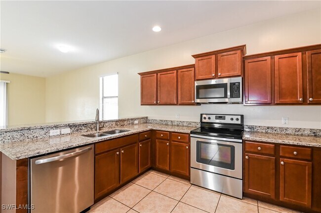 Building Photo - 502 SW 19th Ln