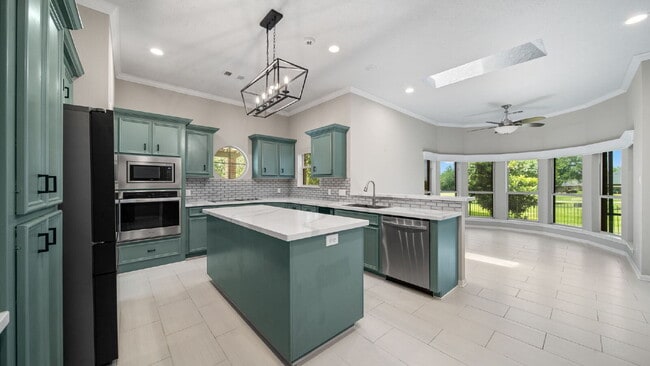 Building Photo - Experience the luxury of resort-style living in Bentwater, one of Lake Conroe’s premier gated com...
