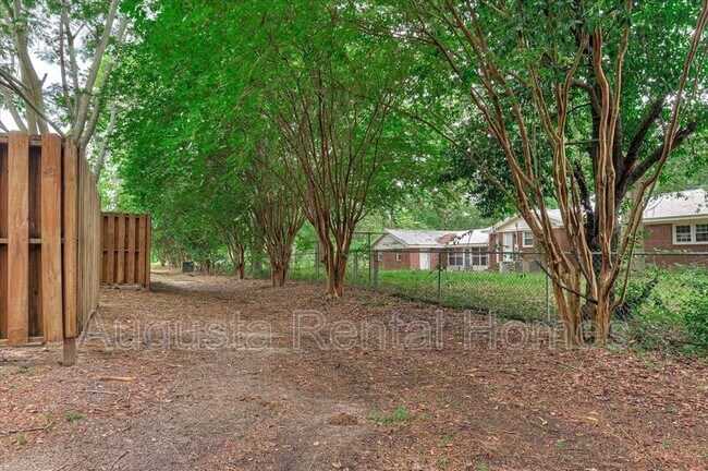 Building Photo - 111 Kelly Dr