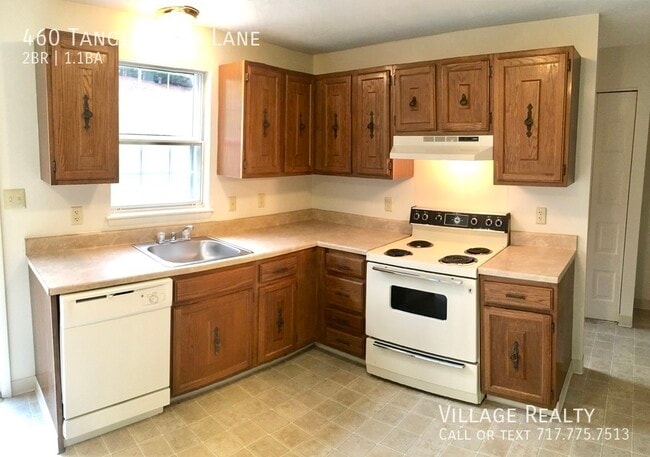 Building Photo - 460 Tanglewood Ln