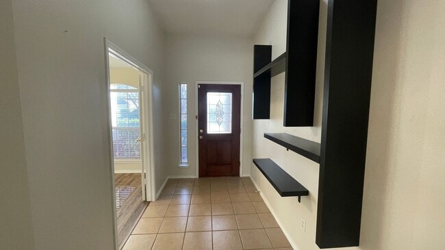 Building Photo - Beautiful single story home with community pool off Harmon