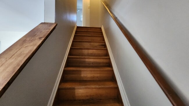 Building Photo - 192 E Norwich Ave