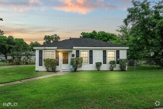 Building Photo - Home For Rent!