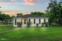 Building Photo - Home For Rent!