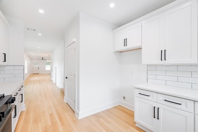 Building Photo - 7903 Sunnyhill St